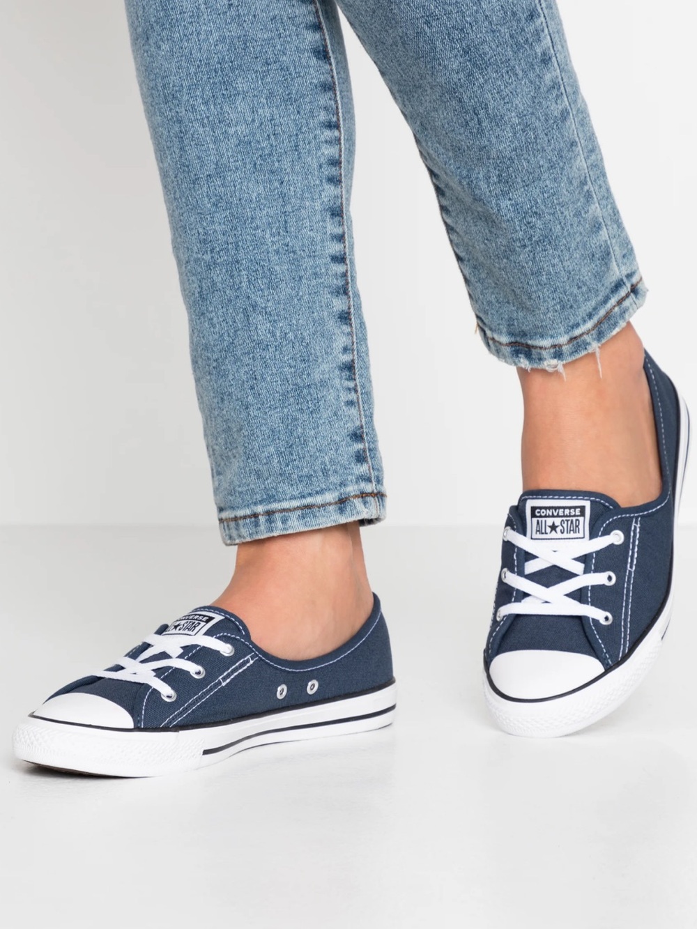 Converse CHUCK TAYLOR ALL STAR
BALLET LACE Slip-on Sneakers size 8